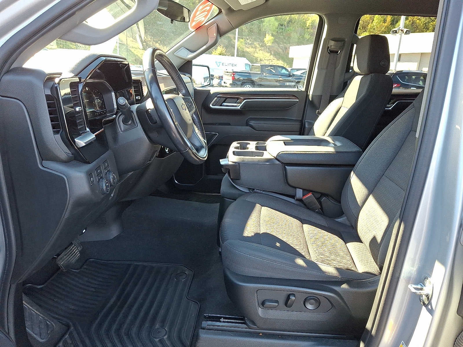 2022 Chevrolet Silverado 1500 LT (2FL)