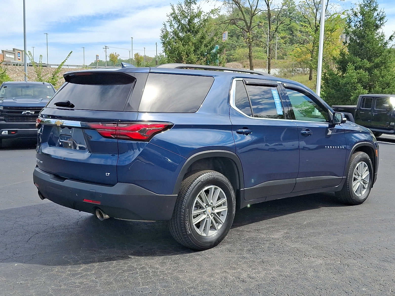 2023 Chevrolet Traverse LT Cloth
