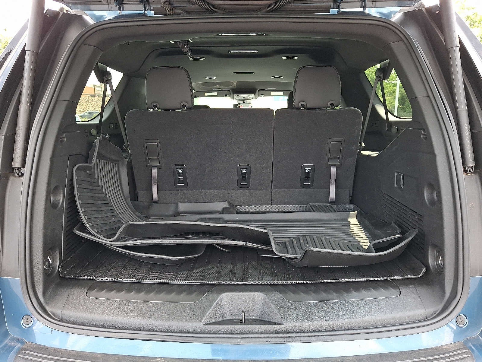 2025 Chevrolet Suburban LT