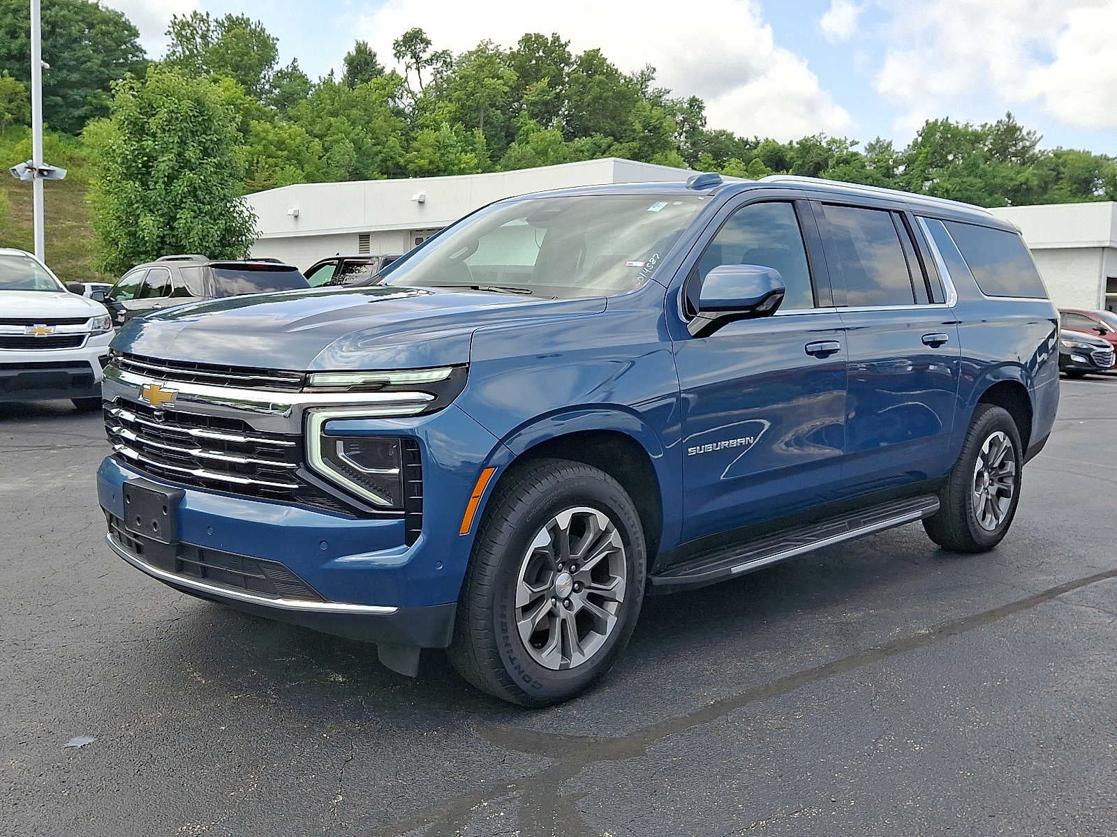 2025 Chevrolet Suburban LT