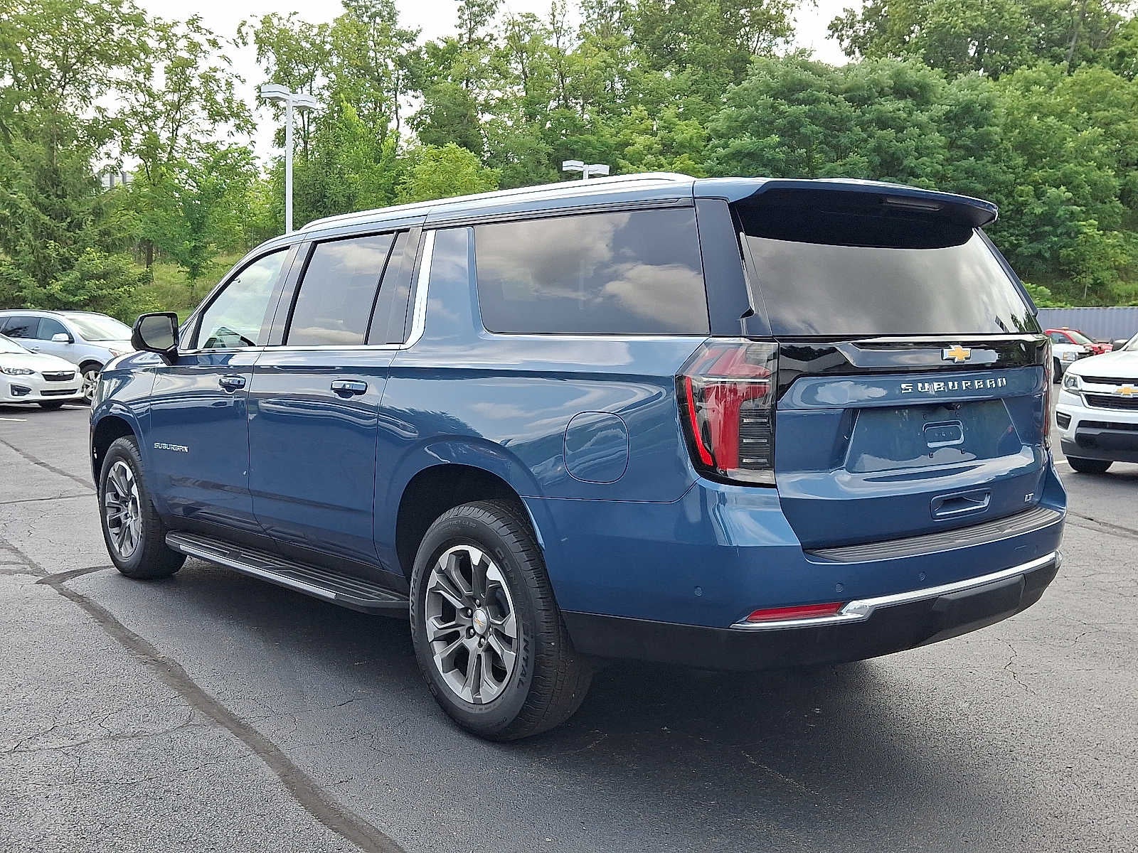2025 Chevrolet Suburban LT