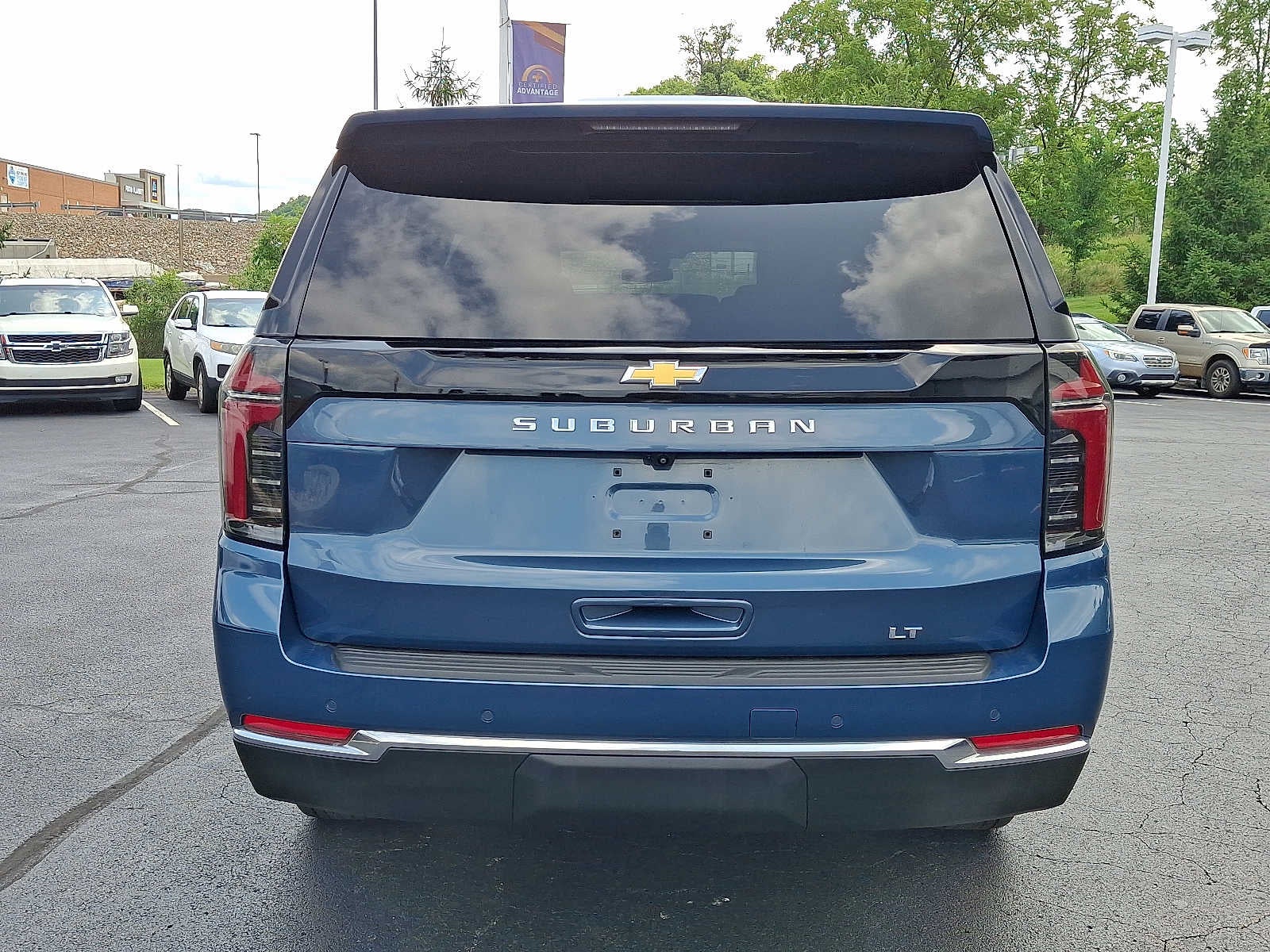 2025 Chevrolet Suburban LT