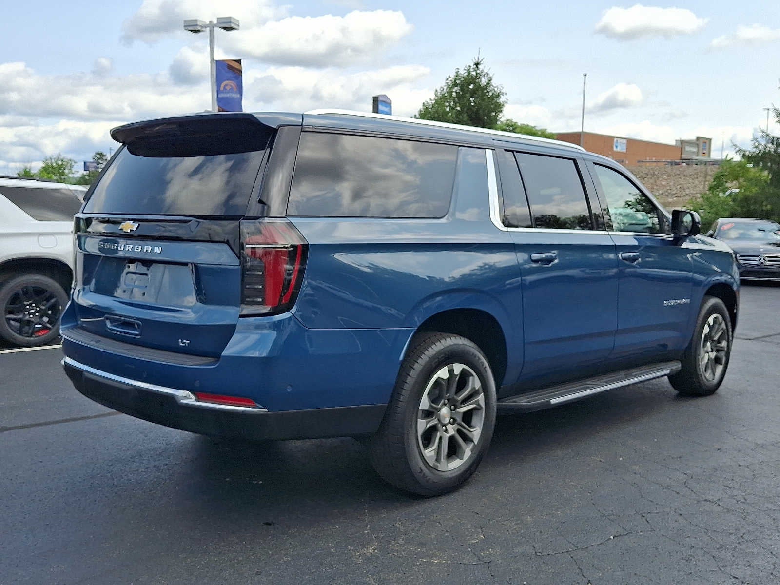 2025 Chevrolet Suburban LT