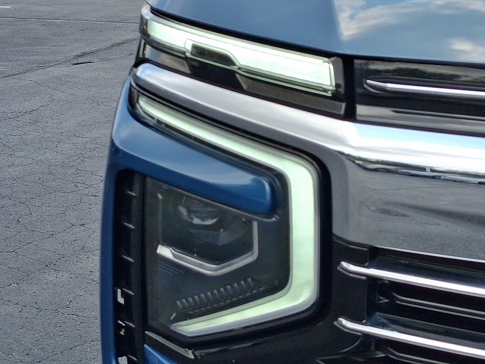 2025 Chevrolet Suburban LT