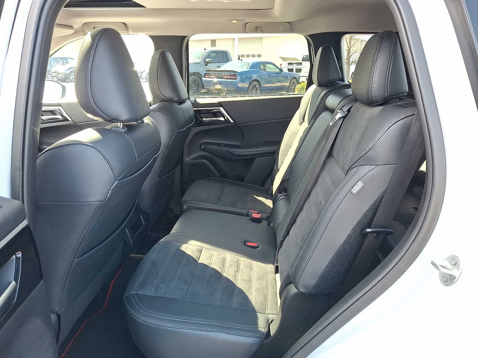 2024 Mitsubishi Outlander Plug-In Hybrid SE