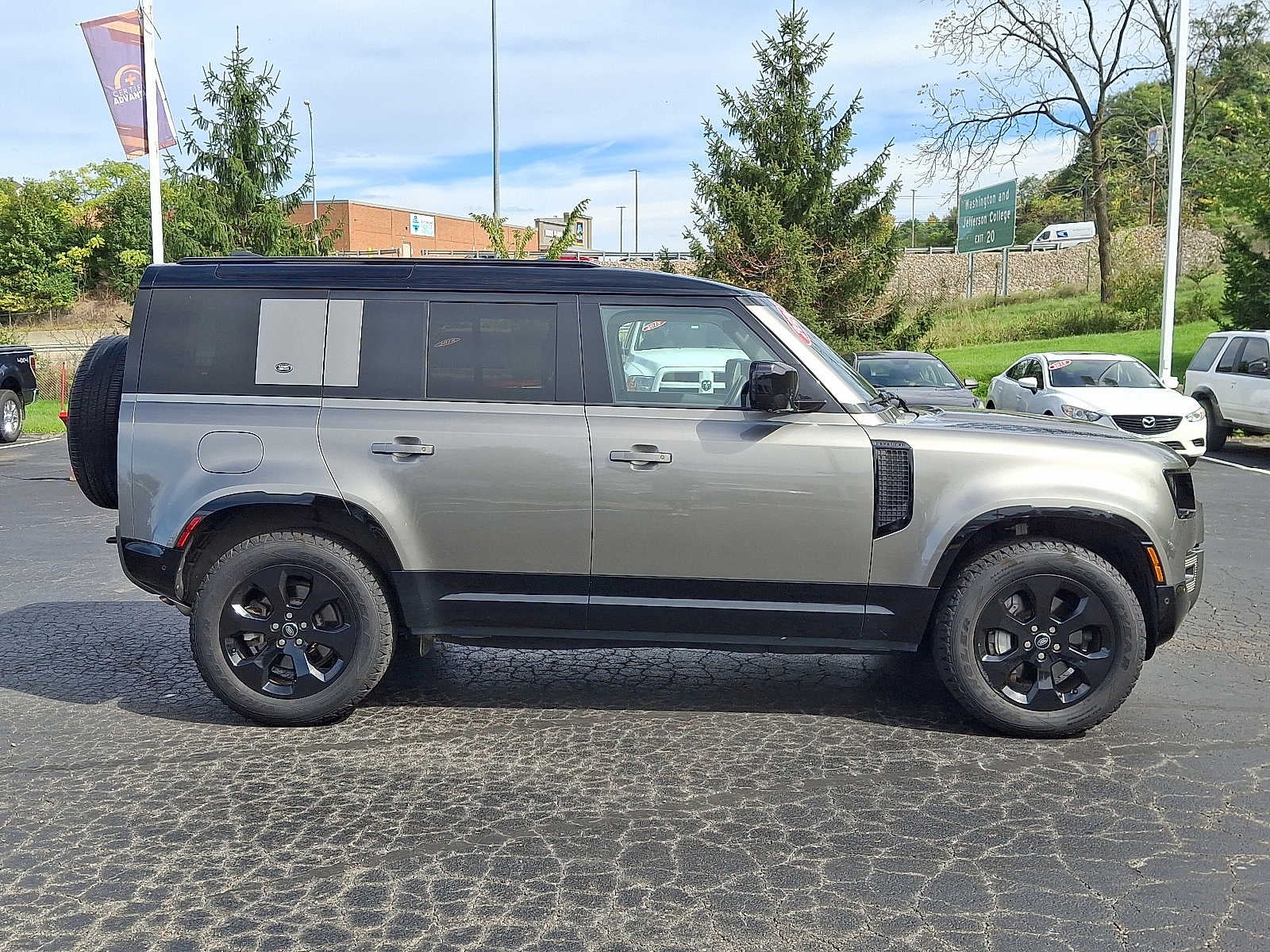2024 Land Rover Defender X-Dynamic SE