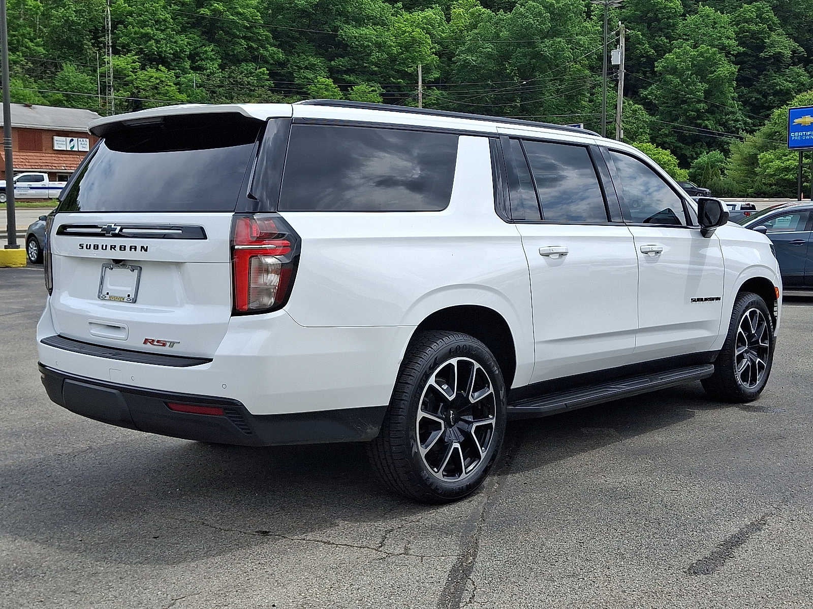 2023 Chevrolet Suburban RST