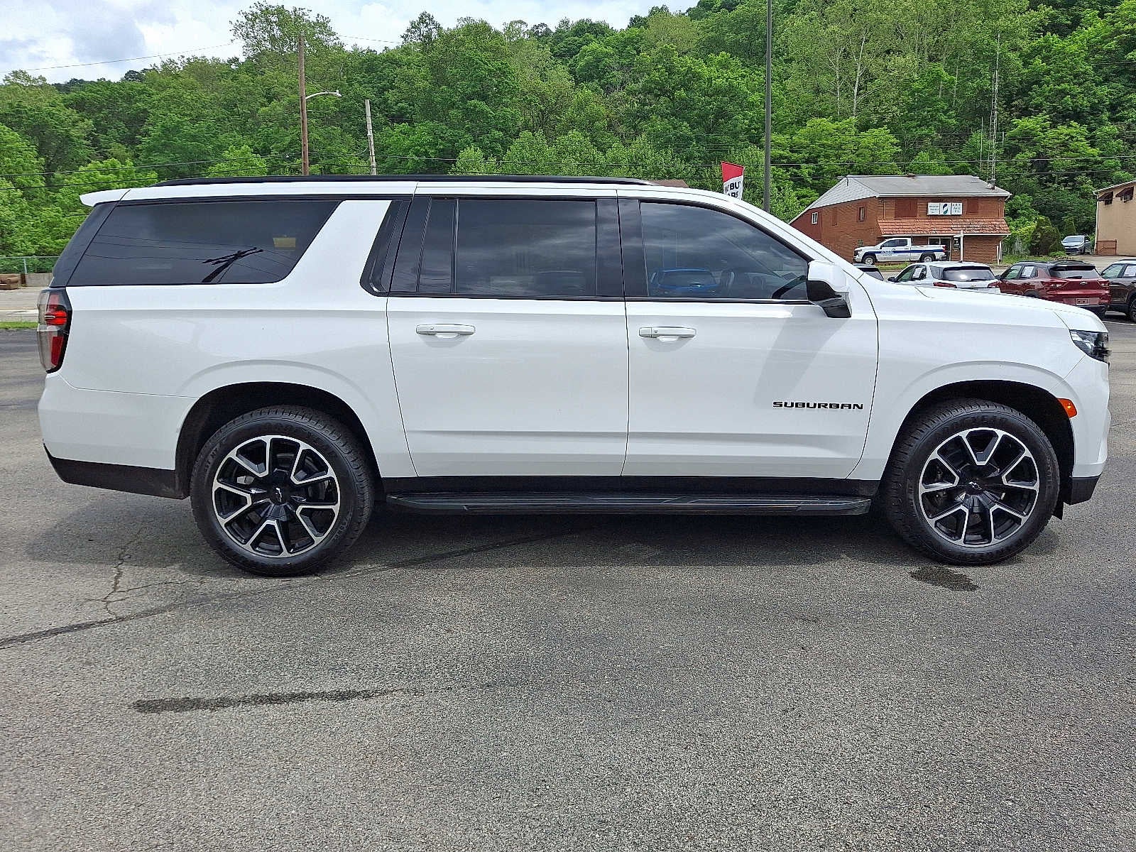 2023 Chevrolet Suburban RST