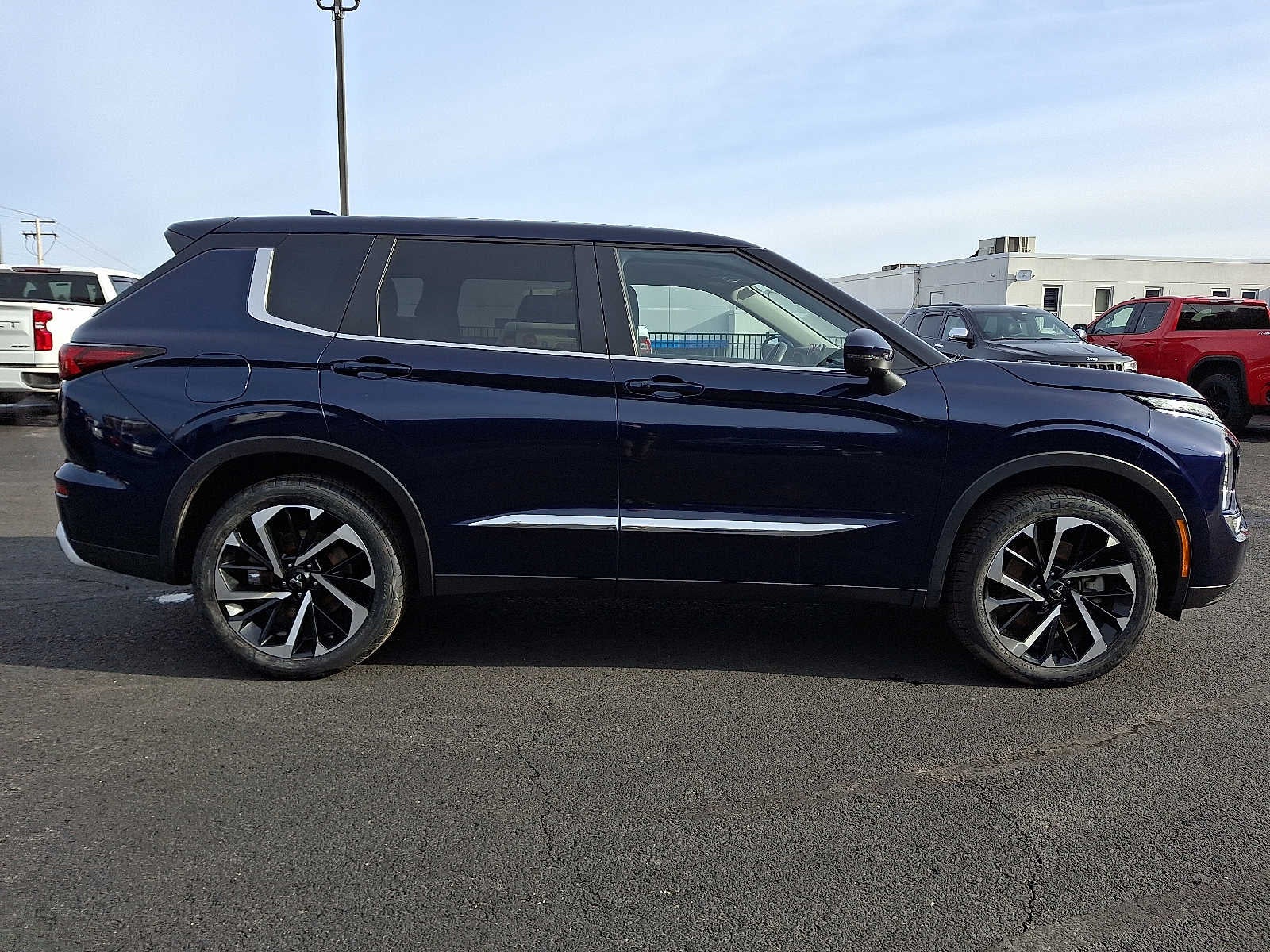 2024 Mitsubishi Outlander SE