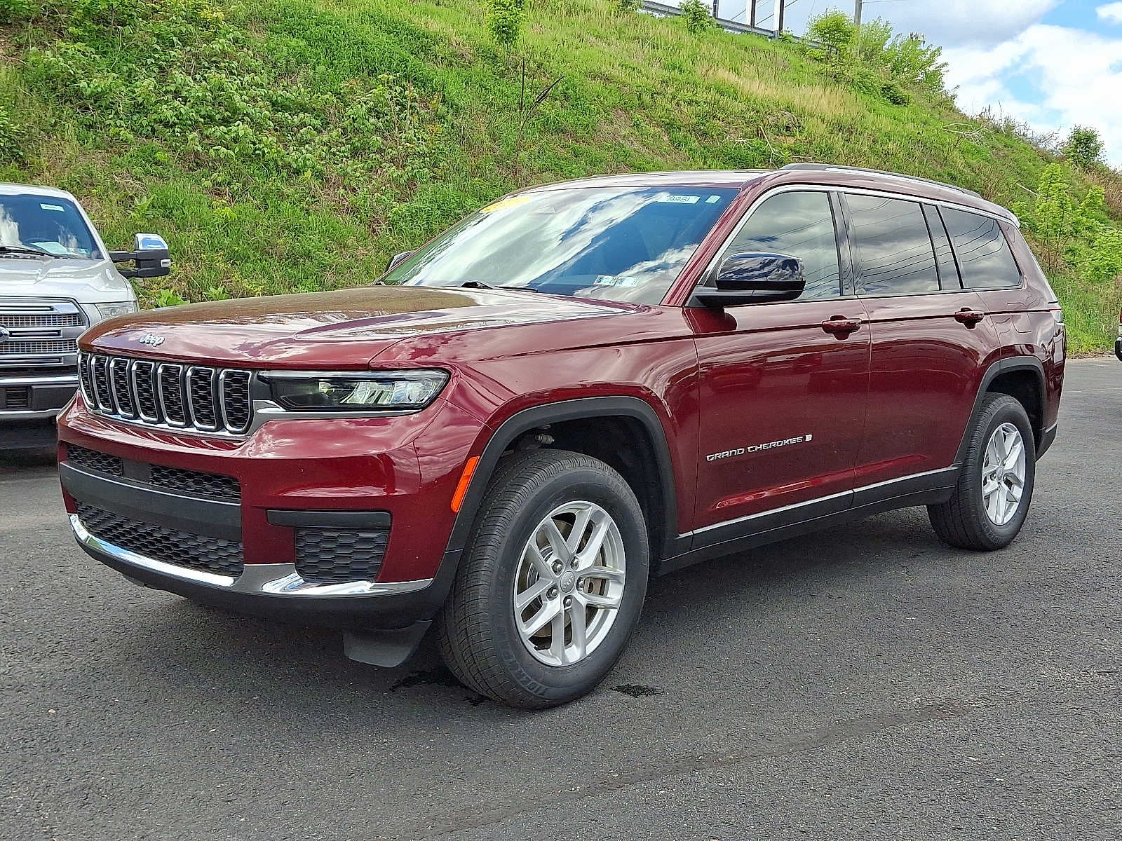 2023 Jeep Grand Cherokee L Laredo