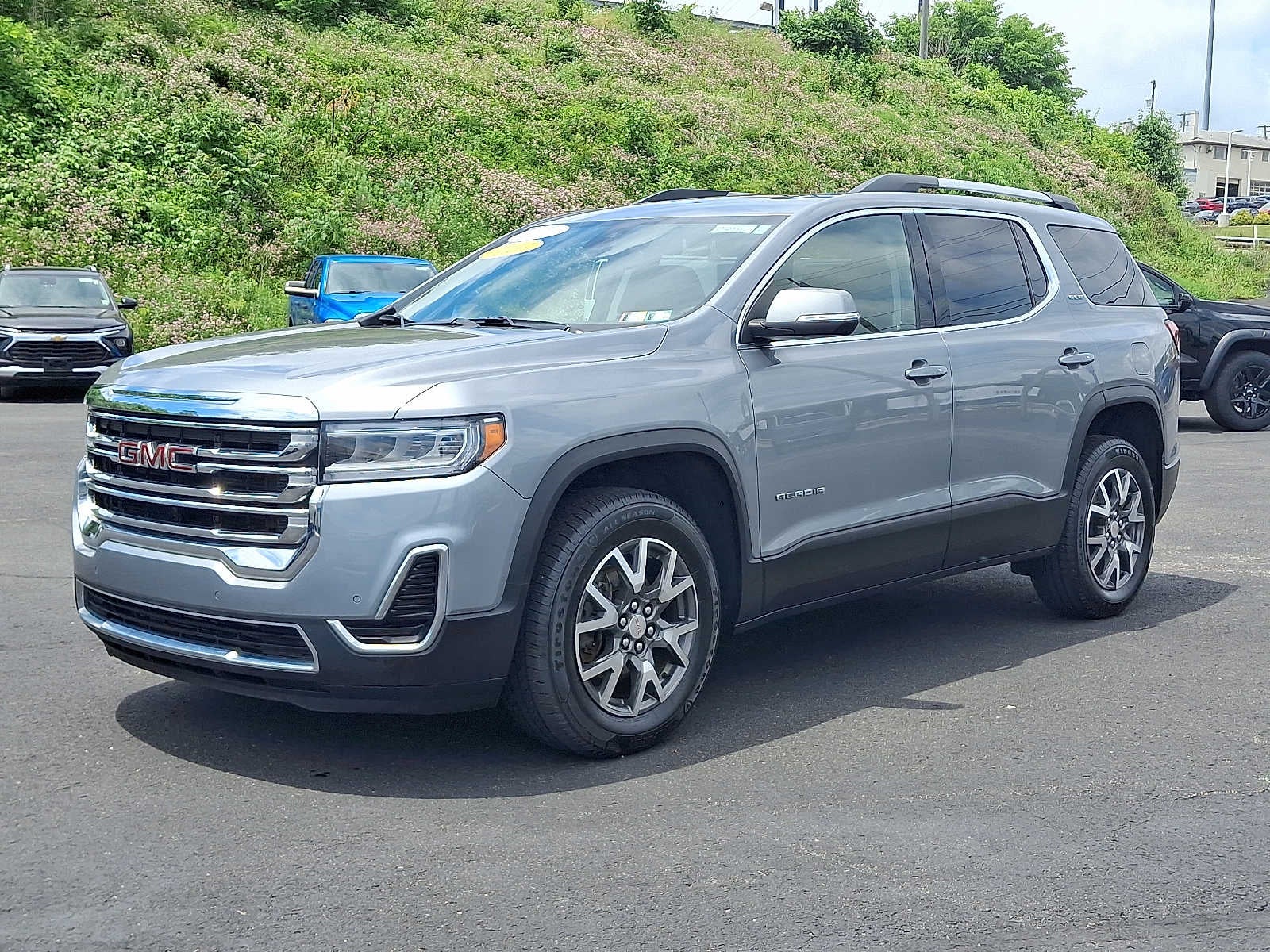 2023 GMC Acadia SLE
