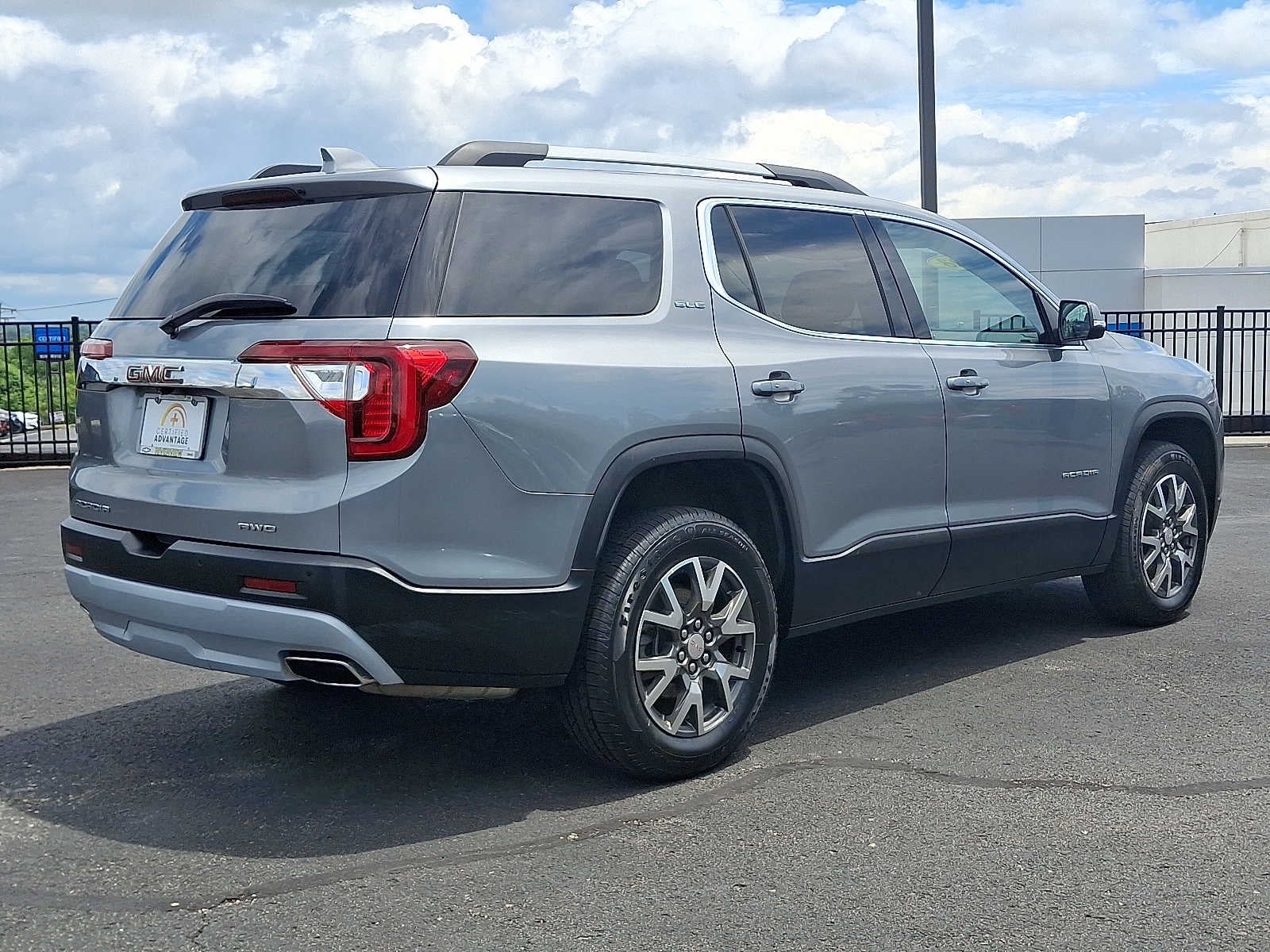 2023 GMC Acadia SLE