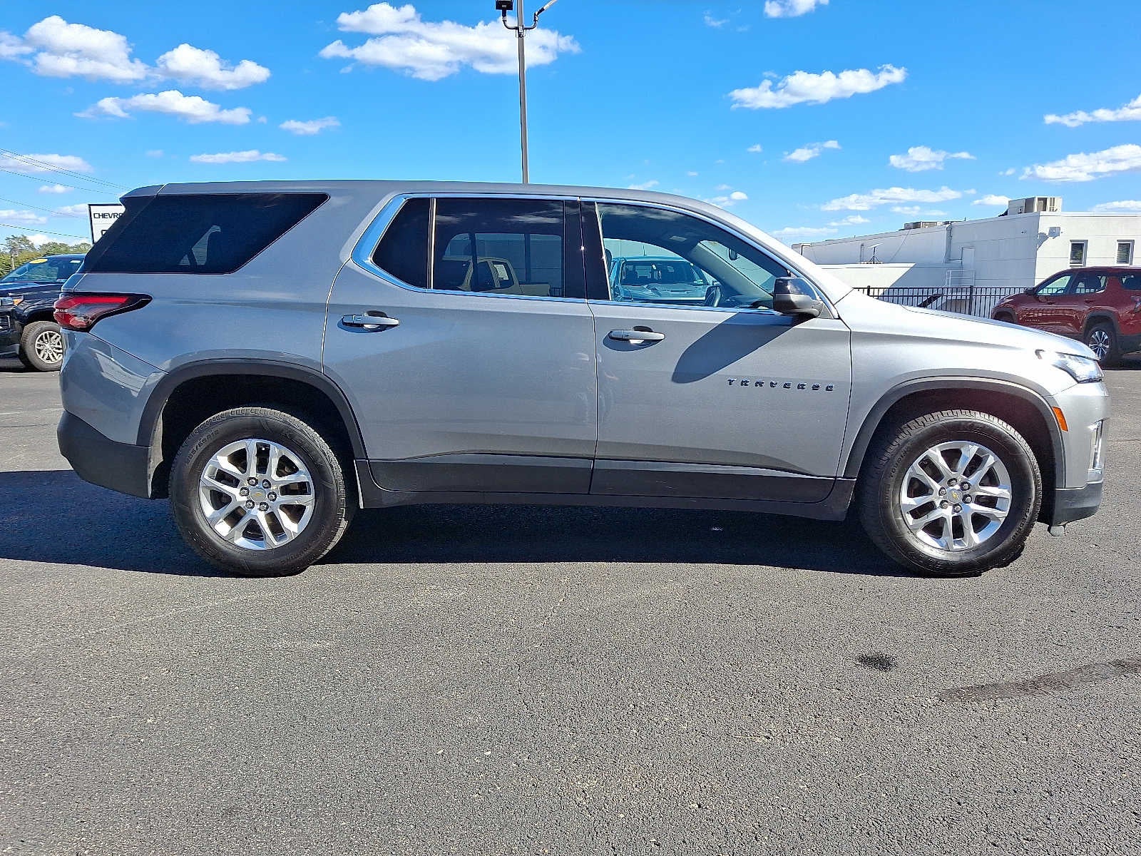 2023 Chevrolet Traverse LS