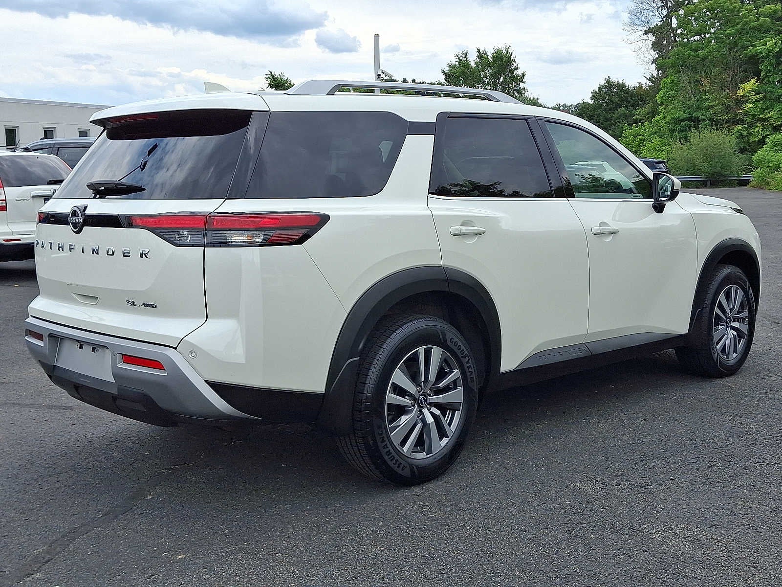 2022 Nissan Pathfinder SL